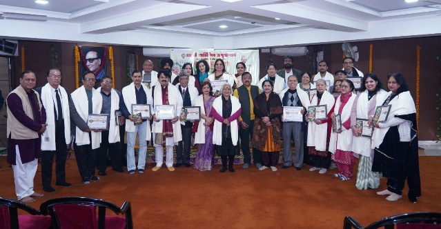 प्राचीन कला केंद्र सेक्टर 35 में संस्कार भारती चंडीगढ़ ईकाई की मासिक काव्य गोष्ठी की श्रंखला की 101 वीं गोष्ठी पर साहित्यिक अमृतोत्सव का भव्य आयोजन