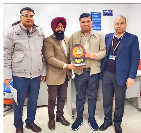 गणतंत्र दिवस पर LIC में 28 वर्षों की सेवा के लिए रितेश भाटिया सम्मानित